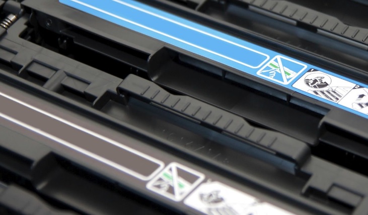 Jakie certyfikaty powinien posiadać dobry producent tonerów w 2025 roku?