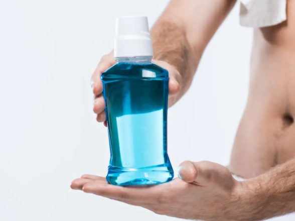 Jak działa chlorheksydyna na bakterie w jamie ustnej?