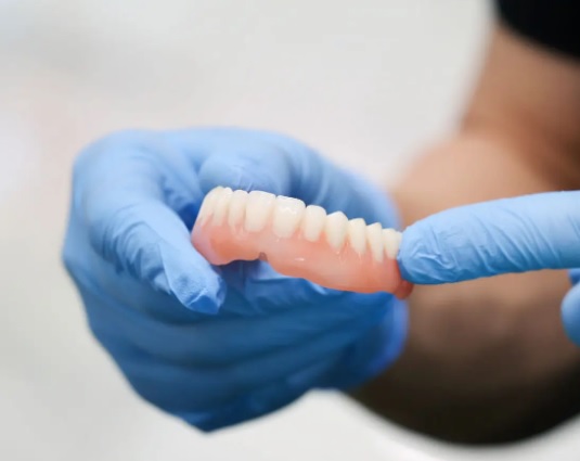 Czy protezy mogą powodować infekcje jamy ustnej i jak ich unikać?