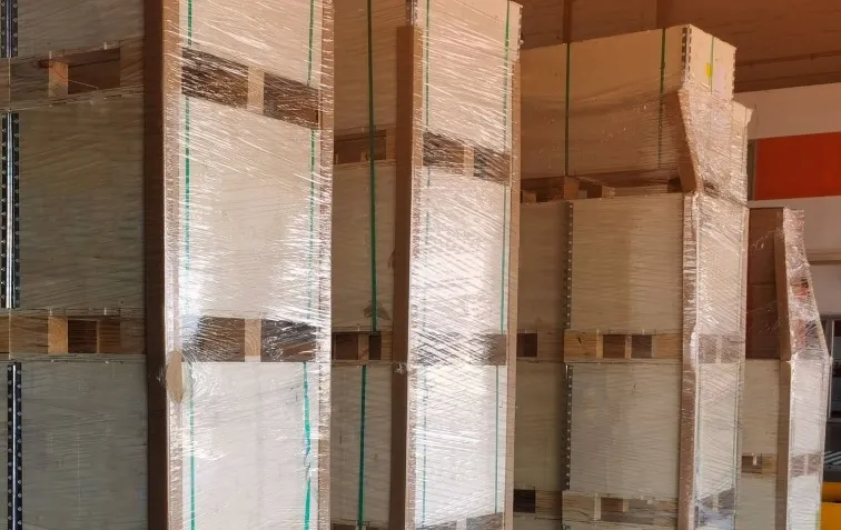 Jak automatyczna owijarka może współpracować z liniami produkcyjnymi?